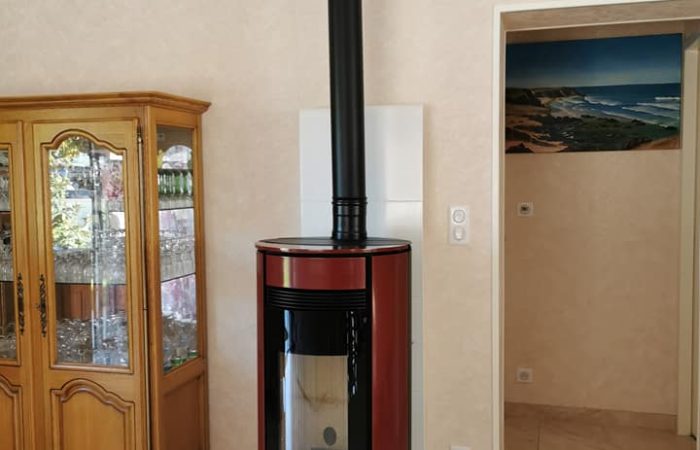 Réalisation d'un poêle à bois par Ambiance Chauffage Plomberie, chauffagiste à Aytré