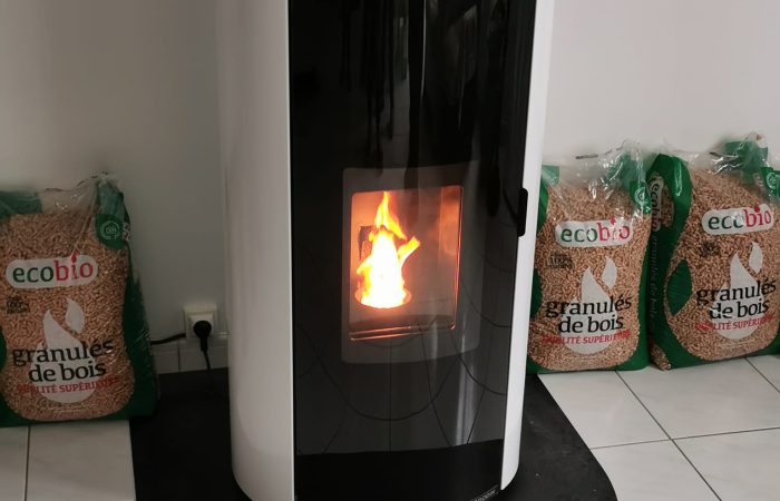 Réalisation d'un poêle à bois par Ambiance Chauffage Plomberie, chauffagiste à Aytré