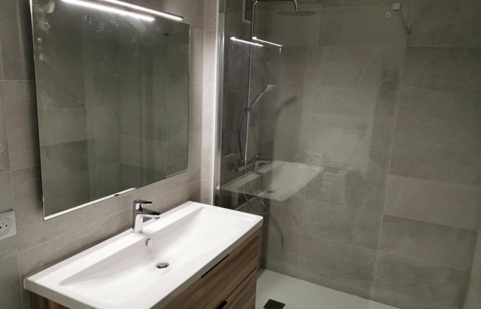Réalisation d'une salle de bains par Ambiance Chauffage Plomberie, plombier à Aytré