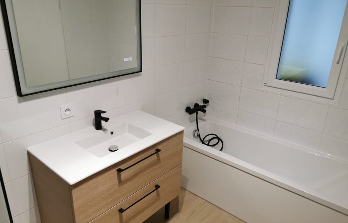 Réalisation d'une salle de bains par Ambiance Chauffage Plomberie, plombier à Aytré